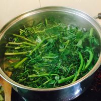 芳香四溢的西洋菜猪骨汤做法图解9)