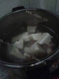 降火粉葛骨头汤做法图解3)