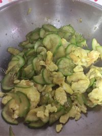 家常菜角瓜炒蛋做法图解5)