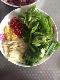 家常菜爆炒猪心做法图解2)
