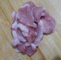 常吃不腻的菜花炒肉做法图解3)