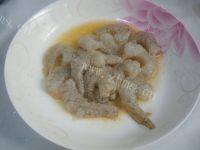 自制虾肉菠菜丸子汤做法图解2)