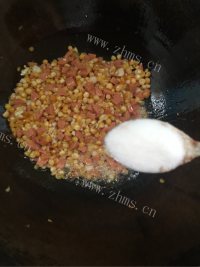 家常菜玉米炒火腿肠做法图解7)