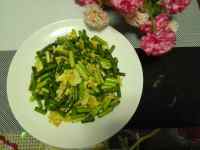 家常菜蒜苔炒鸡蛋