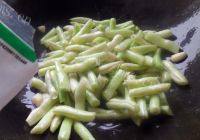 家常菜素炒四季豆做法图解3)