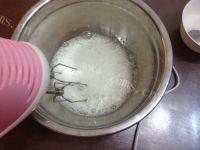 自制无油酸奶蛋糕做法图解9)