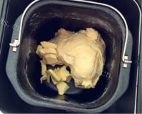 简单豆沙馅蘑菇包做法图解4)