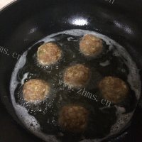 美味的红烧狮子头做法图解6)