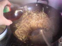 酥脆素炒黄豆芽做法图解5)