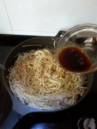 美味的瘦肉炒面做法图解12)