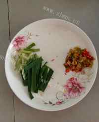 好吃的酸辣鸡杂蛋炒饭做法图解4)