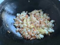 美味的酱油蛋炒饭做法图解7)