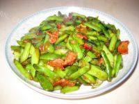 自制四季豆炒肉做法图解9)