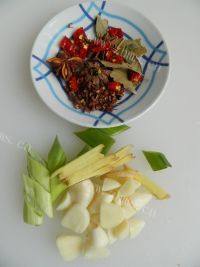 家常菜排骨炖豆角做法图解4)