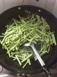 香喷喷的清炒豆角做法图解5)