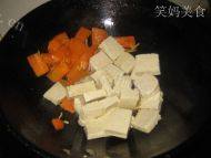 家常菜胡萝卜烧豆腐做法图解5)