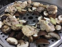 美味蒸汽鸡肉杂菇火锅做法图解5)
