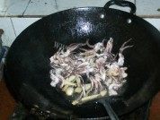 美味的爆炒鱿鱼头做法图解6)