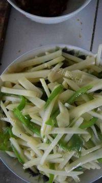 家常菜青椒土豆丝