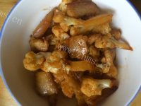 色泽鲜亮的花菜烧肉做法图解6)