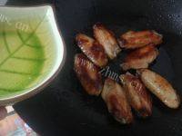 美味的啤酒焖鸡翅做法图解7)