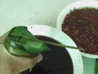 黑米咸肉粽做法图解9)
