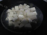 口感好的香椿拌豆腐做法图解4)