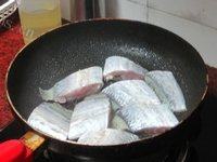 色味俱佳的香煎带鱼做法图解1)