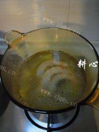 美味的鲜虾青萝卜汤做法图解7)