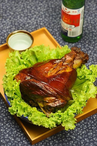 炖肘子