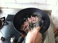 健康营养的芹菜炒肉丝做法图解4)