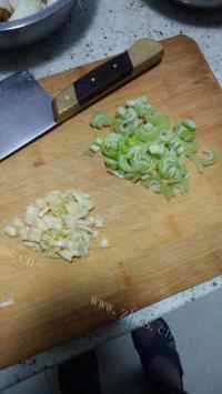 特色美食西葫芦炒鸡蛋做法图解3)