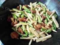 美味的大肉土豆炖豆角做法图解9)