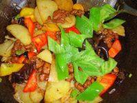 家常菜过油肉土豆片做法图解16)