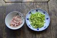 美味滑肉炒河粉做法图解2)