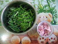 记忆中的韭菜苔炒肉做法图解2)