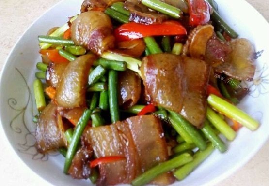 独特的蒜苔肉片