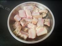  好吃的咸肉炖方笋干做法图解6)