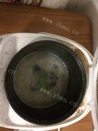 美味早餐皮蛋粥做法图解5)