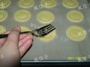 自制太阳花饼干做法图解9)