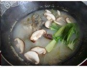 美味的鲫鱼青菜汤