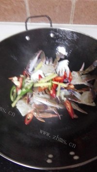 好吃的姜葱炒蟹做法图解5)
