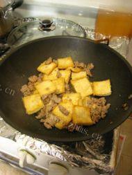 色香味具全的肉末烧豆腐做法图解5)