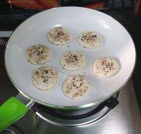 美味的土豆糯米饼做法图解12)