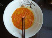 自己做的豆渣鸡蛋饼做法图解2)