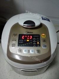 可口的蒜苔炒牛腩做法图解1)