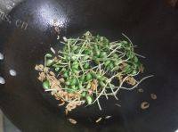 美味的豆腐冬瓜虾米汤做法图解4)