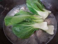 营养丰富的青菜肉丸汤做法图解4)