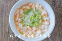养生白菜虾仁粥做法图解18)