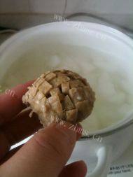 美味的萝卜肉丸汤做法图解4)
